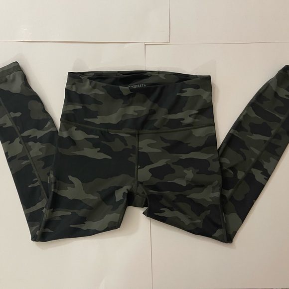 ATHLETA Ultimate 7/8 Tight Camo size XS - Picture 2 of 13